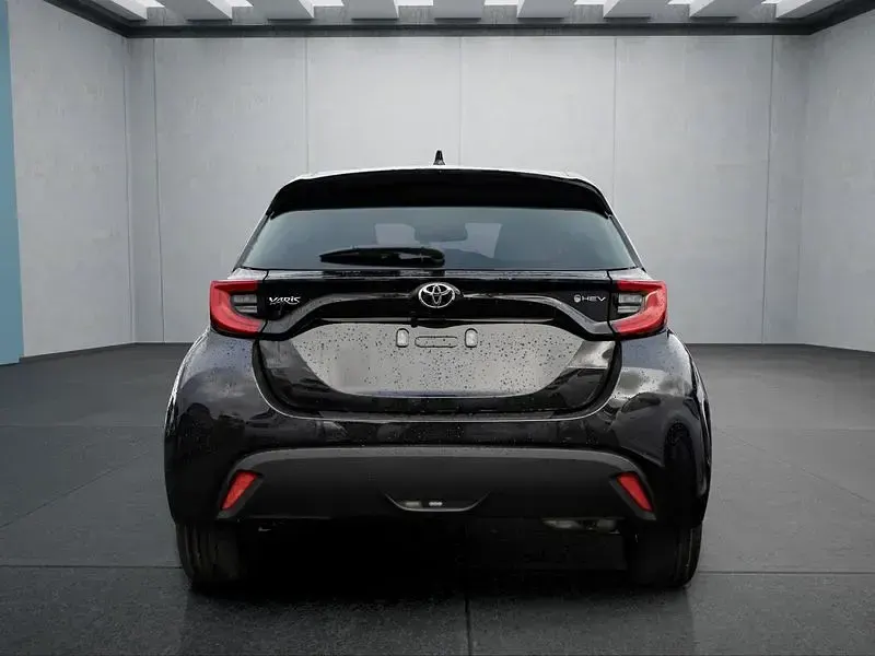 Neu Toyota Yaris 116 PS (85 kW) 2025 Schwarz Kleinwagen