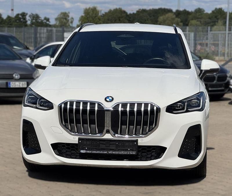 Weiß Gebraucht 2024 BMW 218 M Sport Limousine | 28.899 € (Guter Preis) - Bild 1/4