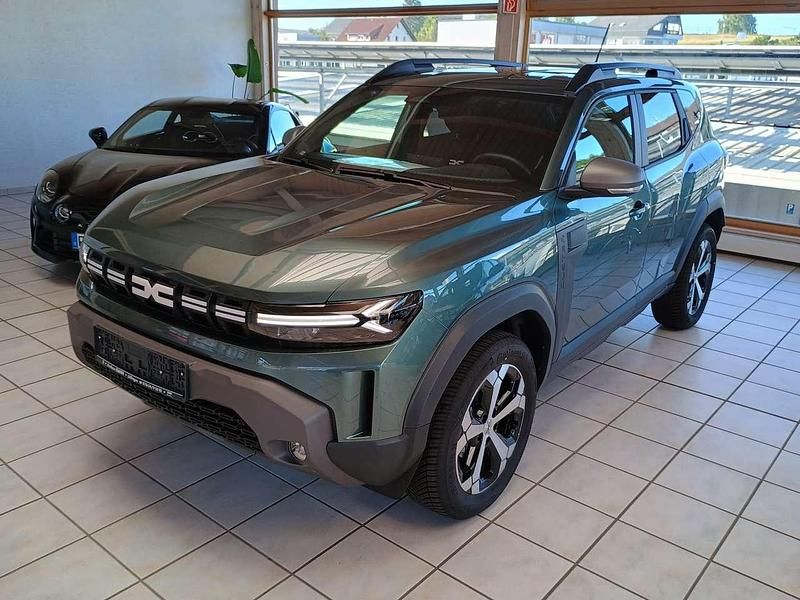 Zedergrün Neu 2025 Dacia Duster Journey SUV | 29.995 € (Etwas zu teuer) - Bild 1/4