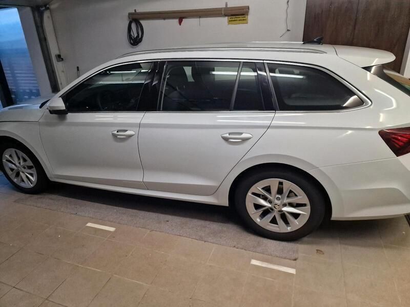 Weiß Gebraucht 2022 Skoda Octavia Kombi | 29.499 € (Fairer Preis) - Bild 1/4