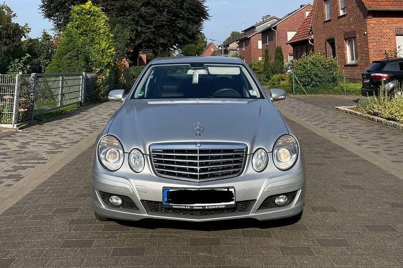 Silber Gebraucht 2008 Mercedes E280 Classic Limousine | 6.200 € (Guter Preis) - Bild 1/4