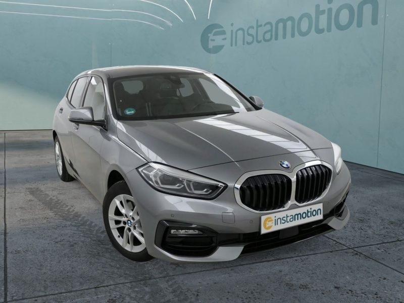 Grau Gebraucht 2023 BMW 118 Sport Line Kleinwagen | 25.550 € (Fairer Preis) - Bild 1/3