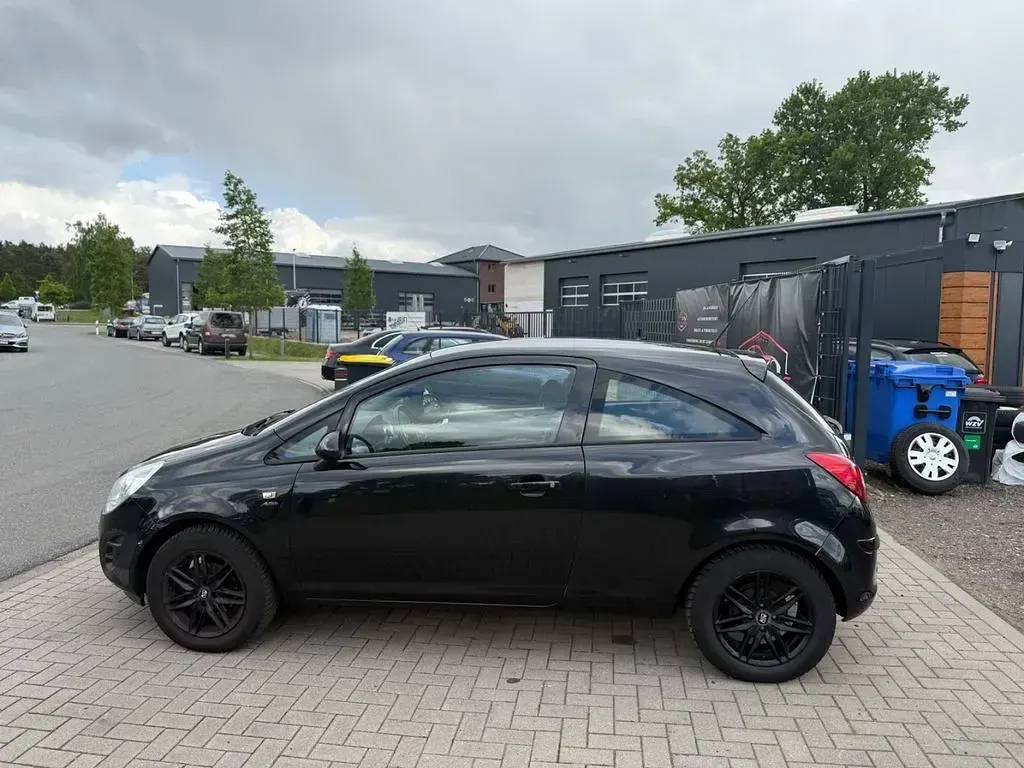 Gebraucht Opel Corsa Active 69 PS (50 kW) 2013 Schwarz Kleinwagen