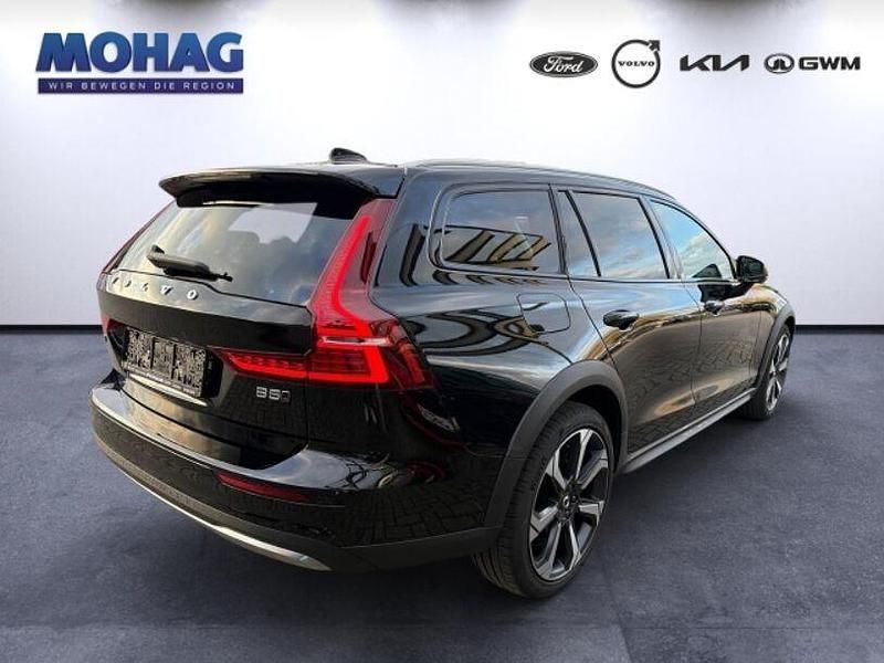 Gebraucht Volvo V60 CC Ultimate 250 PS (183 kW) 2024 Schwarz Kombi