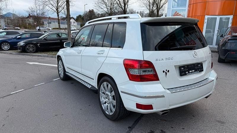 Gebraucht Mercedes GLK300 Sport 231 PS (169 kW) 2010 Weiß (calcitweiss  unilack) SUV