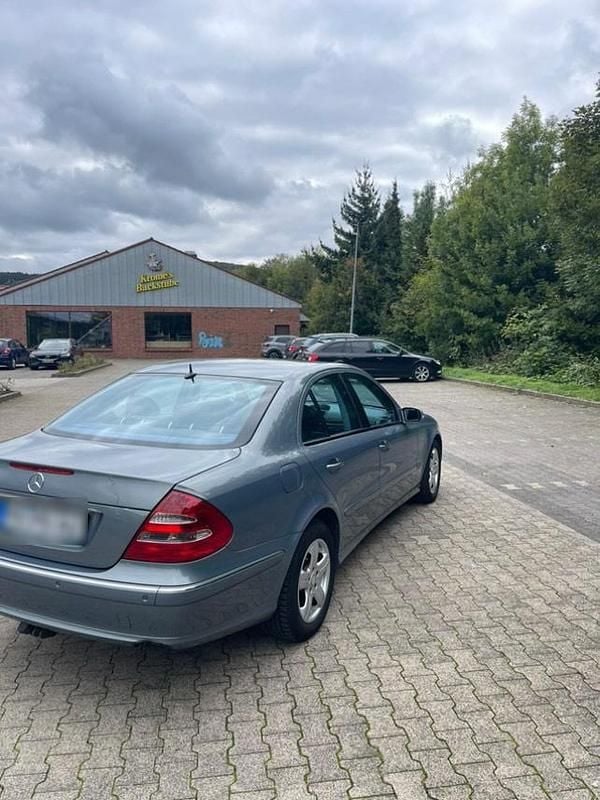 Gebraucht Mercedes E270 177 PS (130 kW) 2004 Grau Limousine