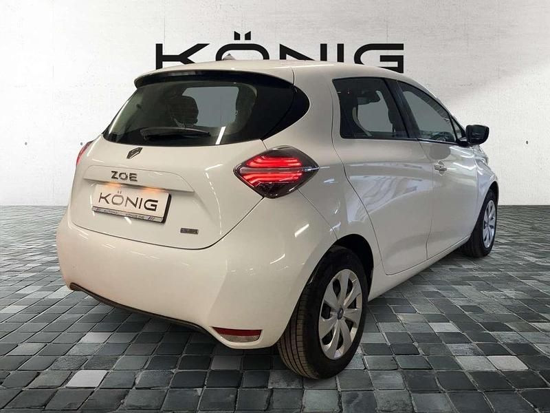 Second-hand Renault Zoe Life 50 kW (69 CP) 2020 Alb Hatchback