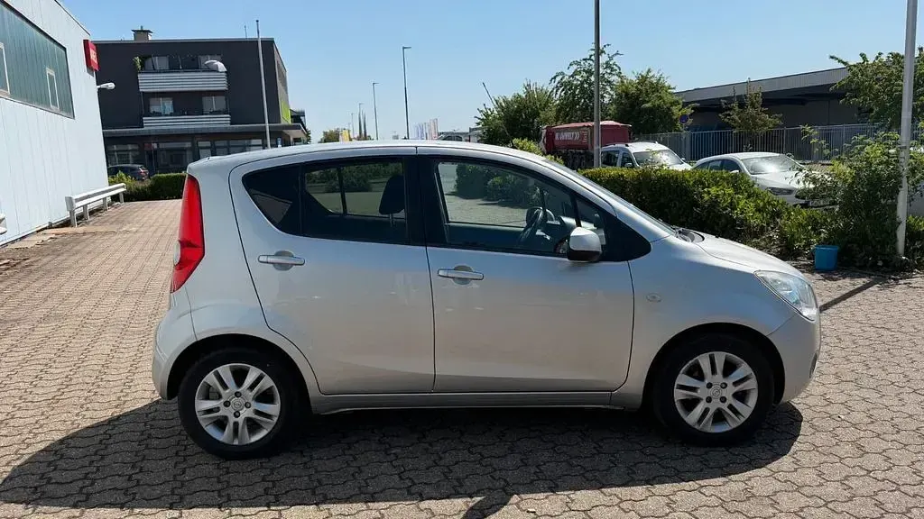 Gebraucht Opel Agila Edition 94 PS (69 kW) 2012 Silber Kleinwagen