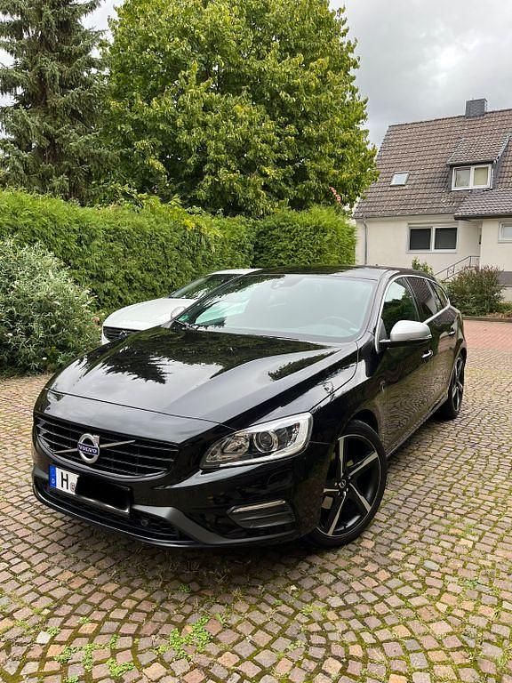 Gebraucht Volvo V60 R-Design 190 PS (139 kW) 2016 Schwarz Kombi