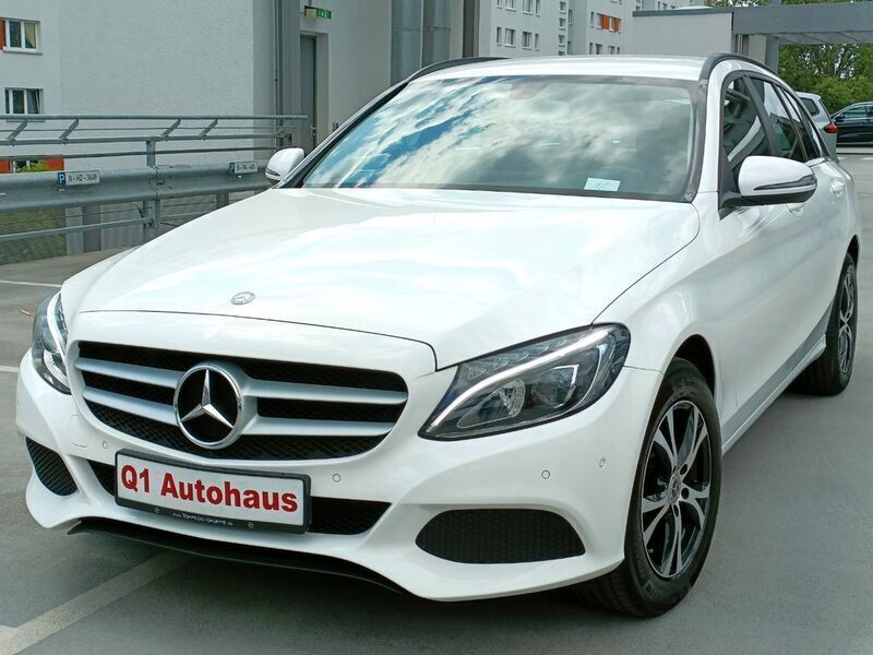 Weiß Gebraucht 2017 Mercedes C180 Limousine | 16.890 € (Guter Preis) - Bild 1/4