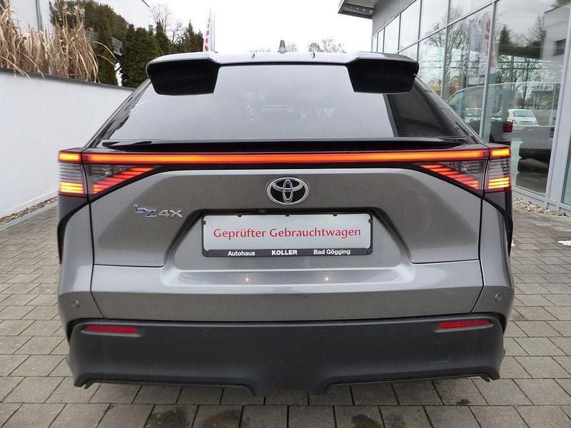 Gebraucht Toyota bZ4X 150 kW (204 PS) 2023 Silber SUV