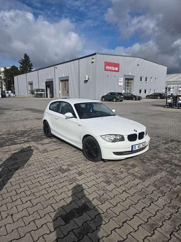 Gebraucht BMW 116 122 PS (89 kW) 2007 Weiß Kleinwagen