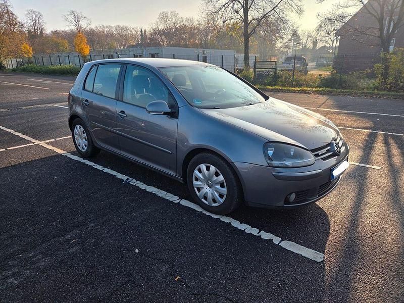 Grau Gebraucht 2008 VW Golf VI Limousine | 1.890 € - Bild 1/4