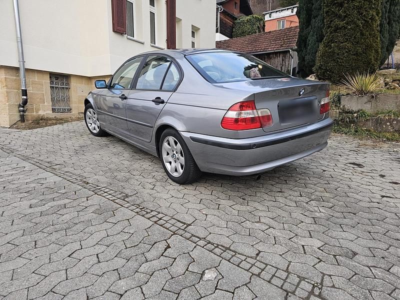 Gebraucht BMW 318 Basis 146 PS (107 kW) 2003 Andere farben Limousine