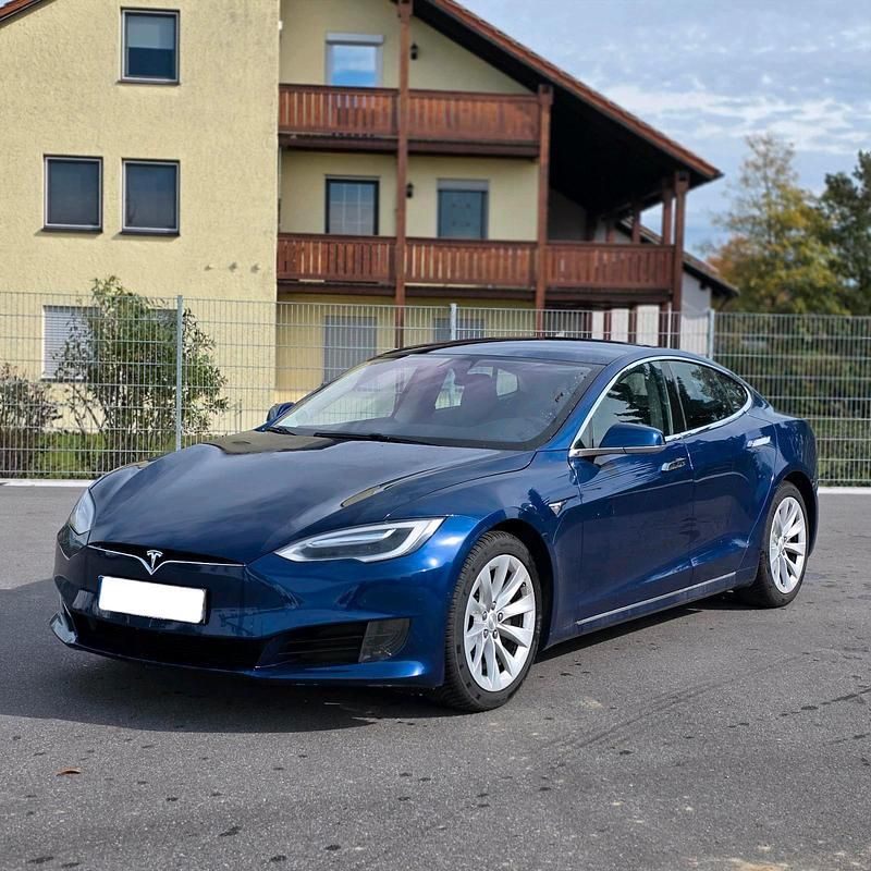 Blau Gebraucht 2017 Tesla Model S Kleinwagen | 27.300 € (Etwas zu teuer) - Bild 1/4