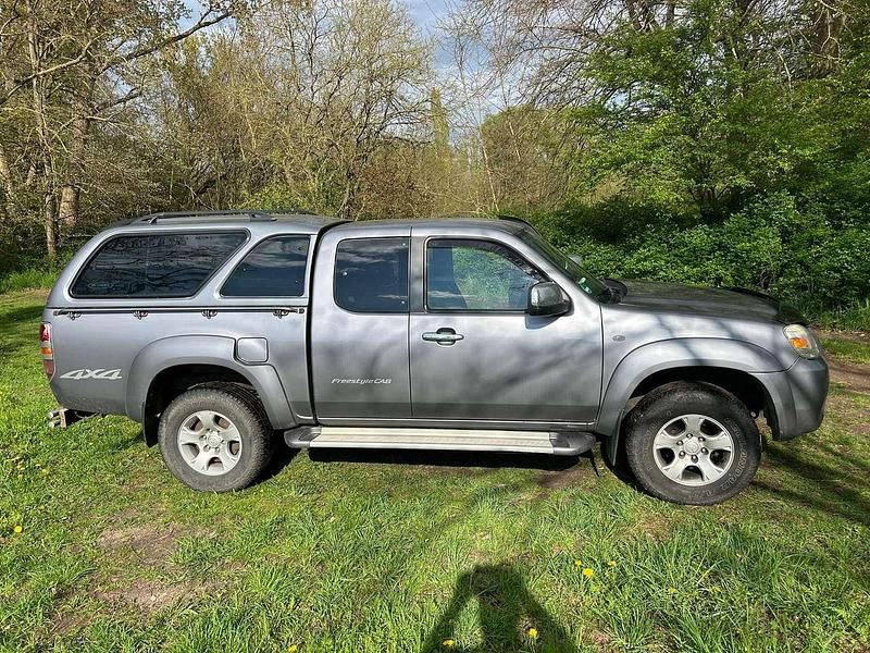 Grau Gebraucht 2009 Mazda BT-50 Abholung | 7.500 € - Bild 1/2