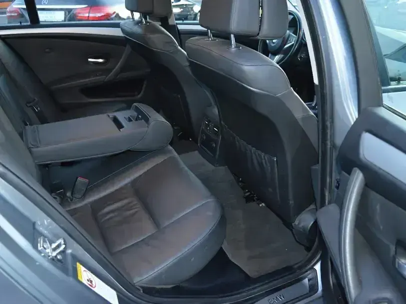 Gebraucht BMW 523 Advantage 190 PS (139 kW) 2009 Spacegrau Kombi