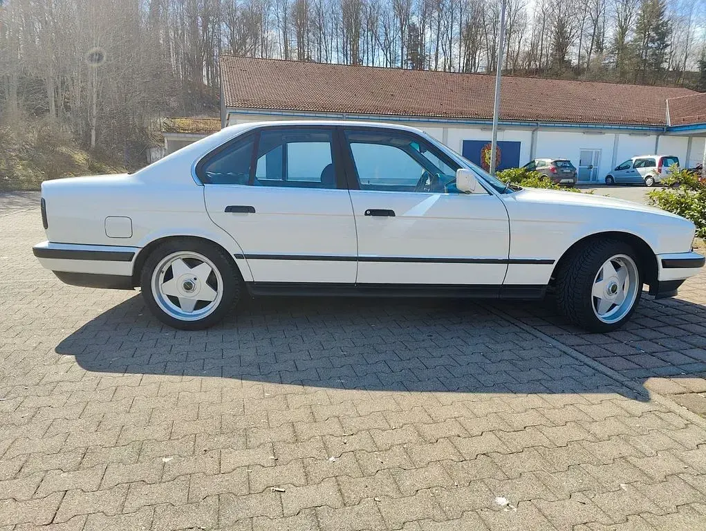 Gebraucht BMW 525 170 PS (125 kW) 1989 Weiß Limousine