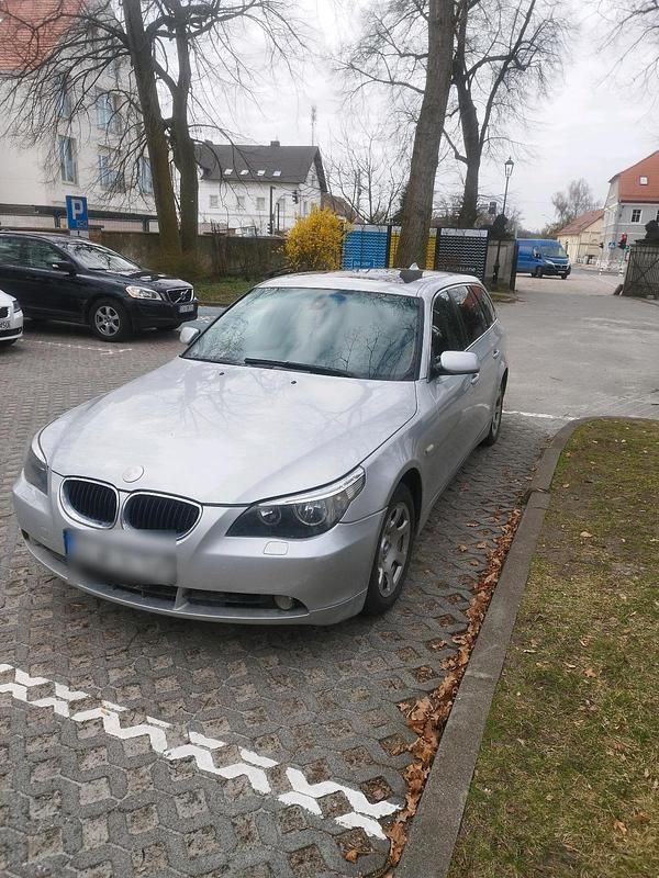 Gebraucht BMW 530 250 PS (183 kW) 2005 Silber Kombi