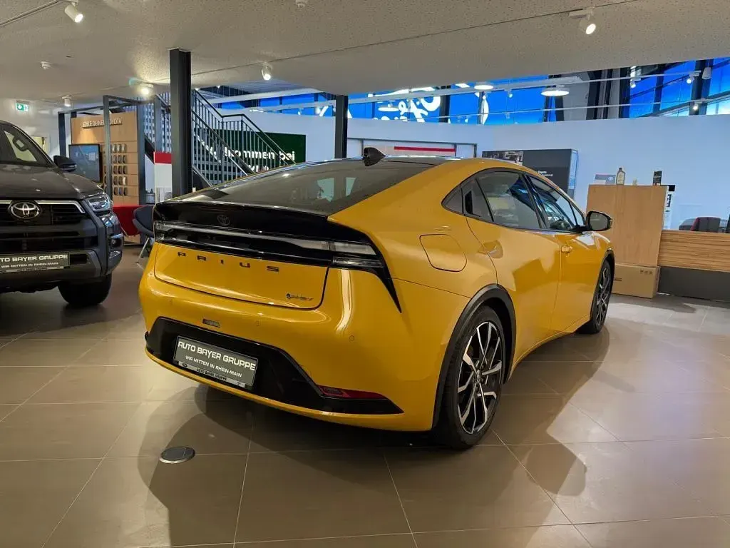 Neu Toyota Prius Executive 223 PS (164 kW) 2025 Gelb Kleinwagen