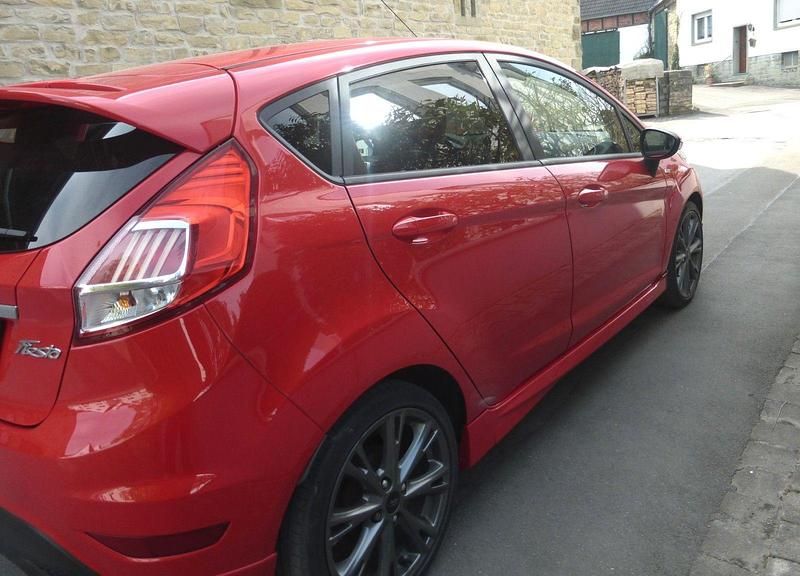 Gebraucht Ford Fiesta ST-Line 101 PS (74 kW) 2017 Rot Kleinwagen