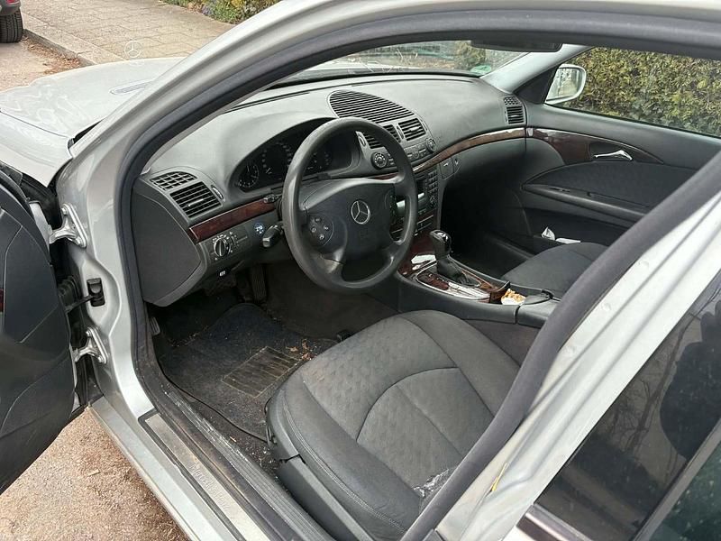Gebraucht Mercedes E270 177 PS (130 kW) 2003 Silber Limousine