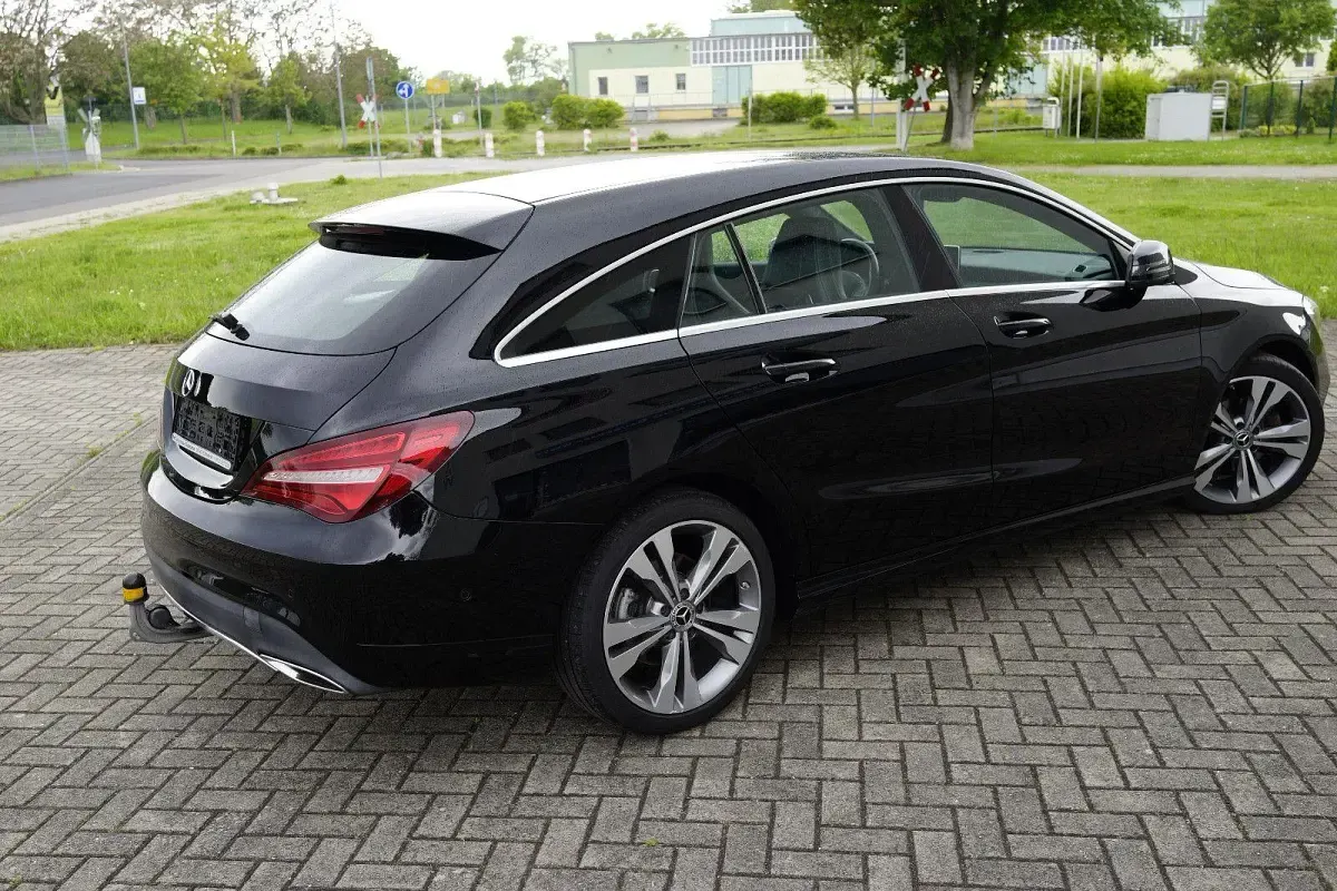 Gebraucht Mercedes CLA200 156 PS (114 kW) 2017 Schwarz Coupé