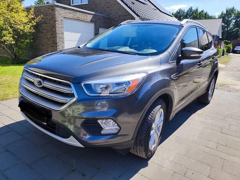 Grau Gebraucht 2017 Ford Kuga Trend SUV | 8.990 € (Superpreis) - Bild 1/4