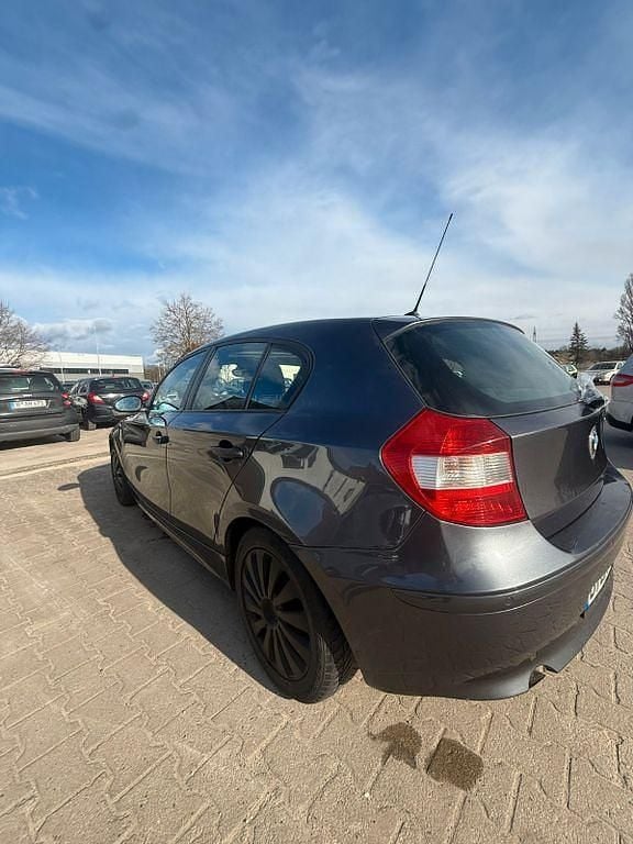 Gebraucht BMW 118 129 PS (94 kW) 2004 Schwarz Kleinwagen