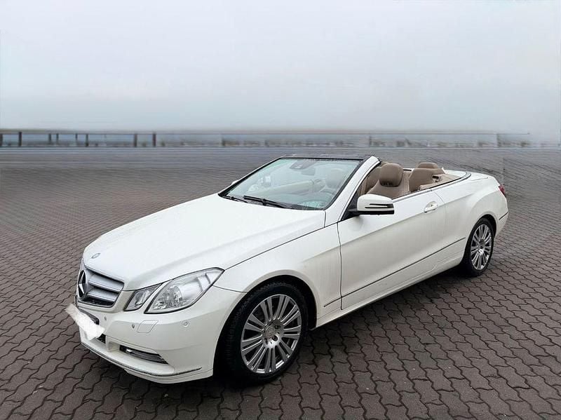 Weiß Gebraucht 2012 Mercedes E200 Cabrio | 12.899 € (Guter Preis) - Bild 1/4
