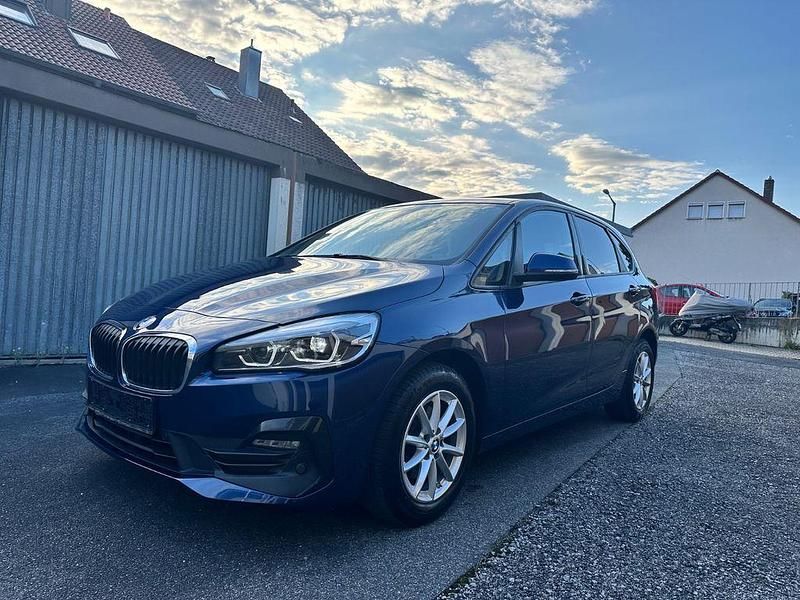 Blau Gebraucht 2021 BMW 216 Active Tourer Performance Van / Kleinbus | 13.900 € - Bild 1/4
