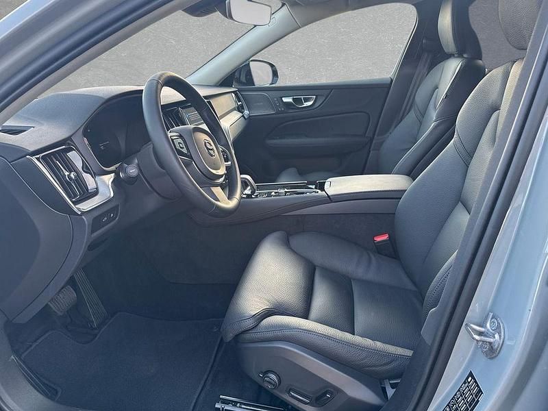 Gebraucht Volvo V60 Plus 349 PS (256 kW) 2025 Vapour grey Kombi