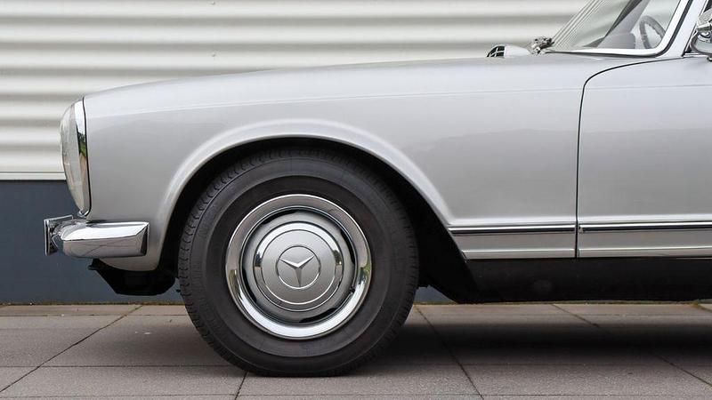 Gebraucht Mercedes 230 150 PS (110 kW) 1967 Silber Cabrio