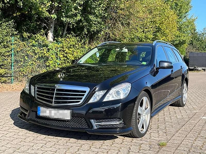 Schwarz Gebraucht 2013 Mercedes E220 Avantgarde Kombi | 9.400 € (Guter Preis) - Bild 1/4