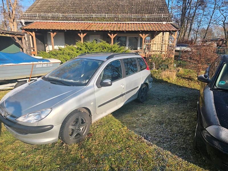 Silber Gebraucht 2003 Peugeot 206 Kombi | 1.900 € (Etwas zu teuer) - Bild 1/4