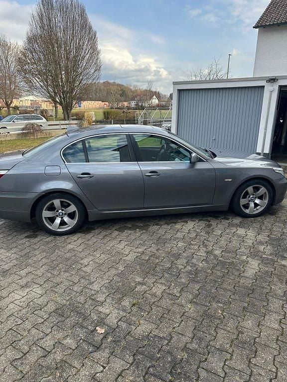 Gebraucht BMW 525 197 PS (144 kW) 2008 Grau Limousine