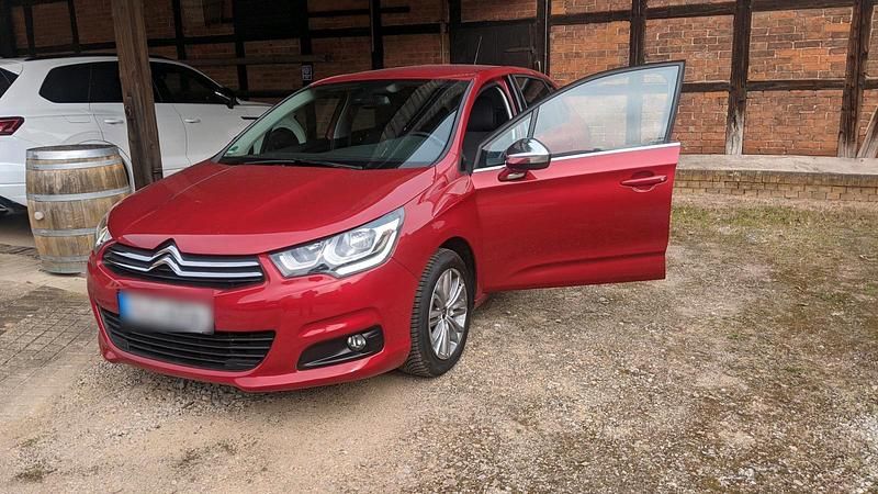 Gebraucht Citroën C4 SELECTION 134 PS (98 kW) 2016 Rot Limousine