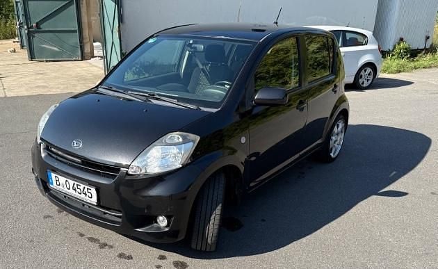 Schwarz Gebraucht 2008 Daihatsu Sirion Kleinwagen | 2.850 € (Fairer Preis) - Bild 1/4