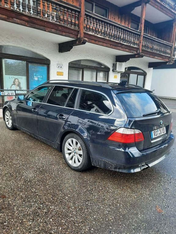 Gebraucht BMW 525 197 PS (144 kW) 2007 Schwarz Kombi