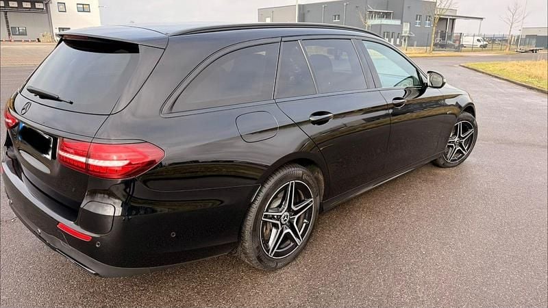 Gebraucht Mercedes E300 AMG line 306 PS (225 kW) 2021 Schwarz Kombi