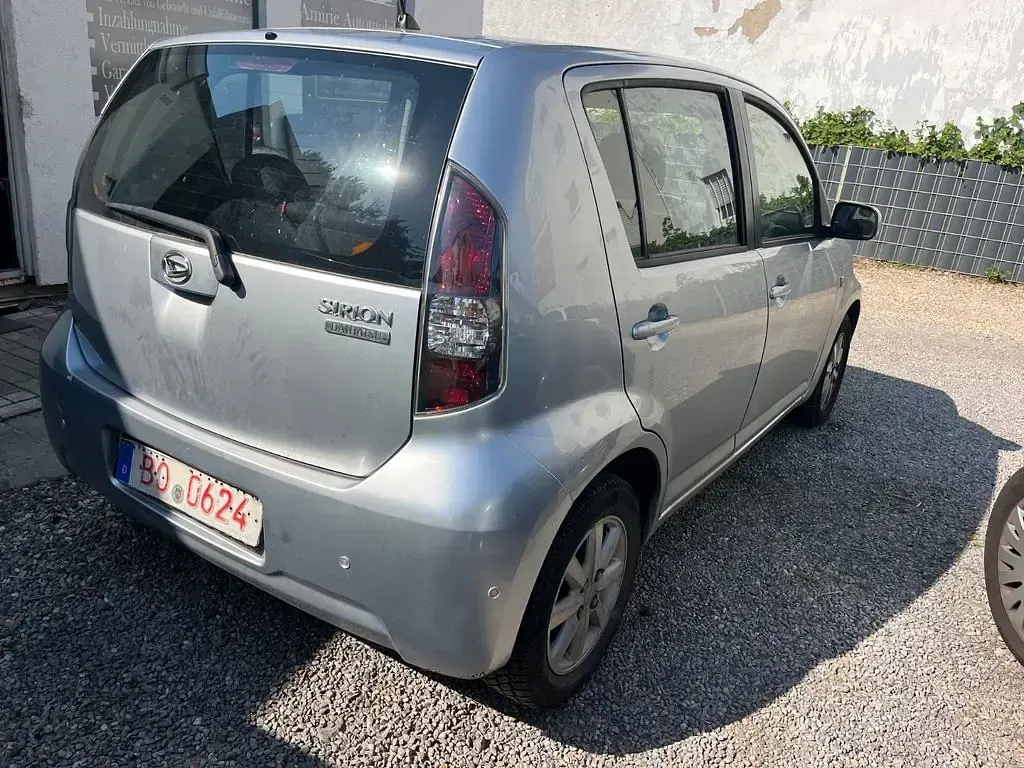Gebraucht Daihatsu Sirion 91 PS (66 kW) 2009 Silber Kleinwagen