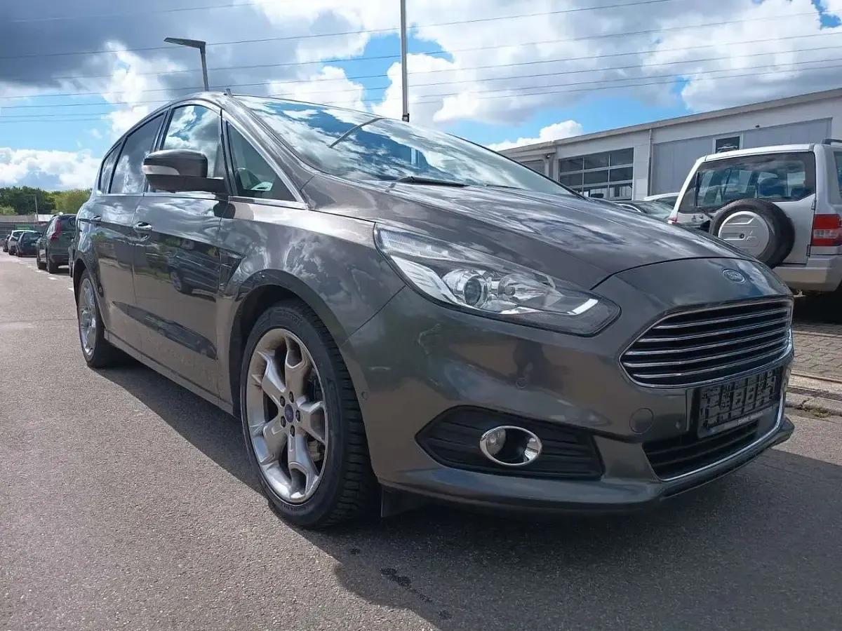 Używany Ford S-MAX Titanium 209 KM (153 kW) 2016 Szary Minivan
