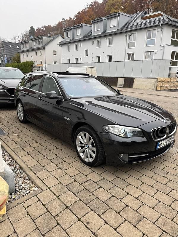 Grau Gebraucht 2013 BMW 530 Kombi | 12.499 € (Guter Preis) - Bild 1/4