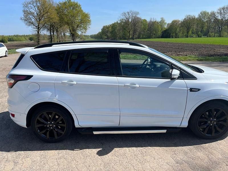 Gebraucht Ford Kuga ST-Line 150 PS (110 kW) 2018 Weiß SUV