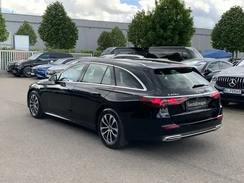 Gebraucht Mercedes E220 Avantgarde 197 PS (144 kW) 2026 Schwarz Limousine