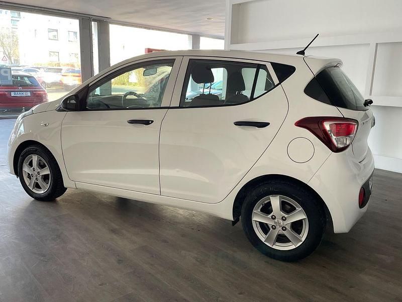 Gebraucht Hyundai i10 Classic 67 PS (49 kW) 2017 Weiß Kleinwagen
