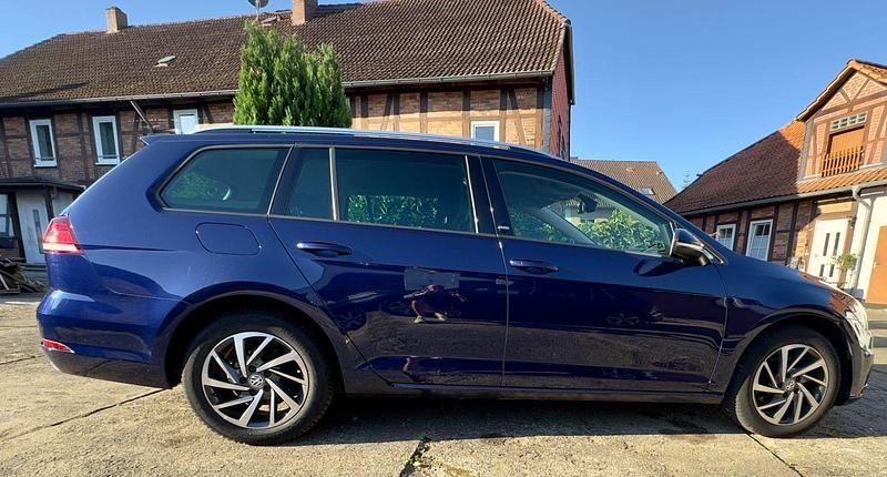 Blau Gebraucht 2018 VW Golf VII Sound Kombi | 13.900 € (Fairer Preis) - Bild 1/4