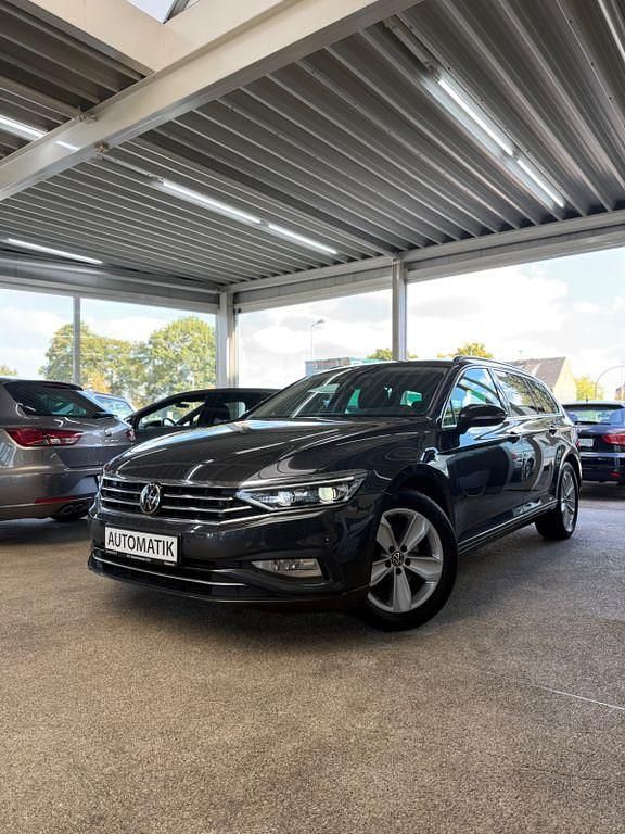 Grau Gebraucht 2022 VW Passat Business Kombi | 23.490 € (Guter Preis) - Bild 1/4