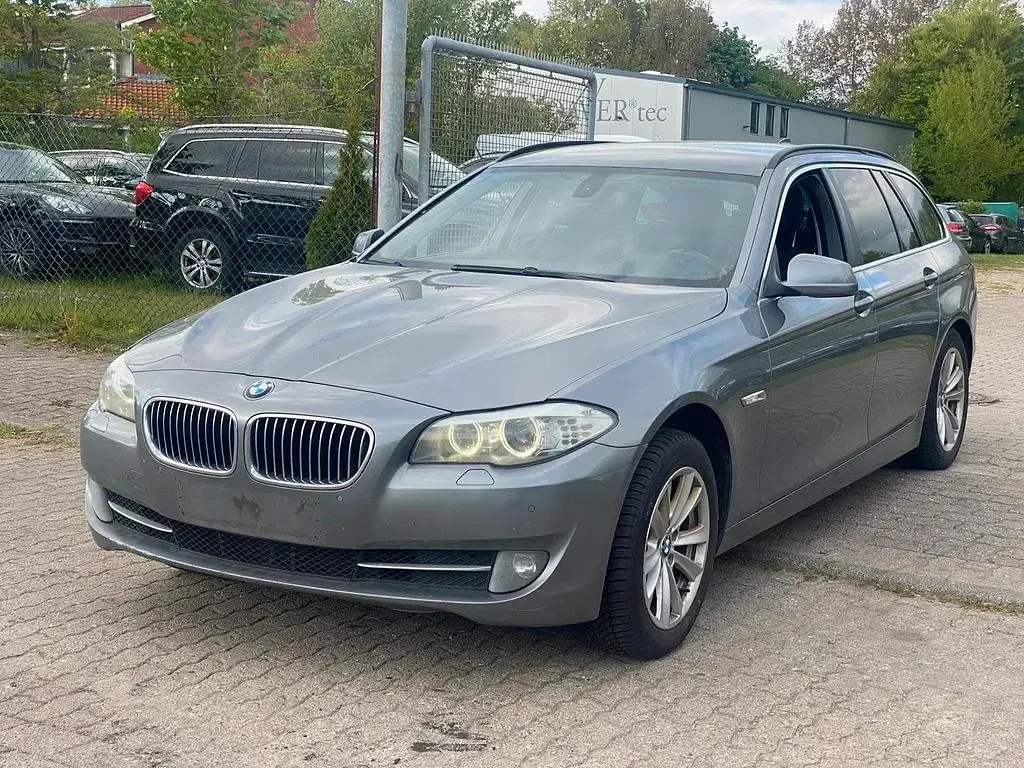 Gebraucht BMW 520 Sport Line 184 PS (135 kW) 2011 Grau Kombi