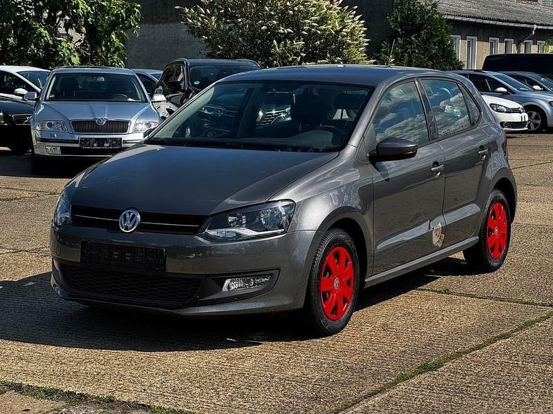 Grau Gebraucht 2010 VW Polo Comfortline Limousine | 2.499 € (Fairer Preis) - Bild 1/4